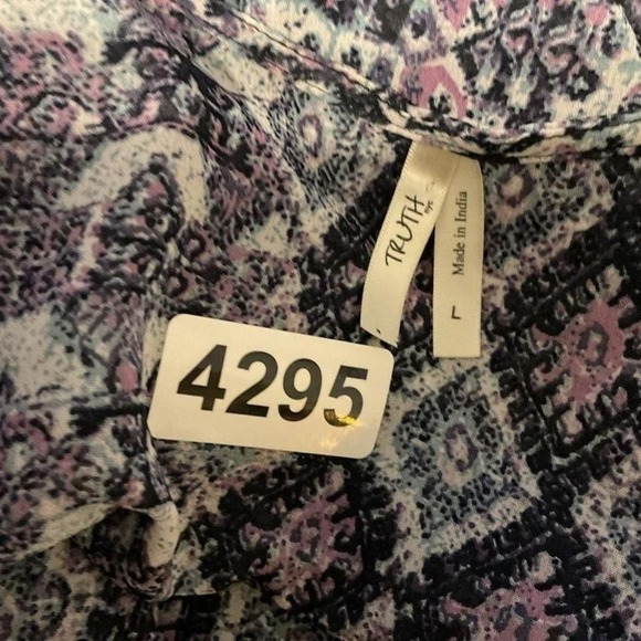 Truth‎ cover up size L - Picture 2 of 3